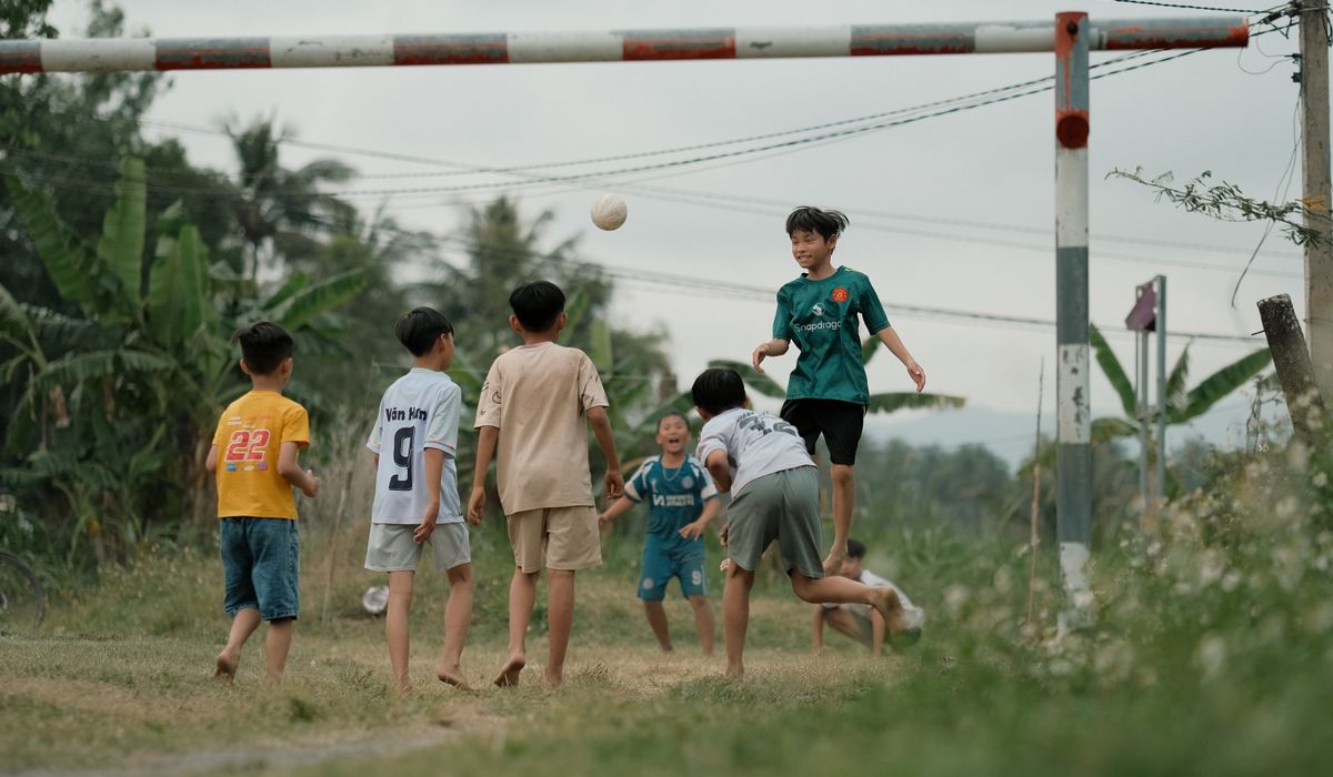 Encouraging girls to join grassroots football teams